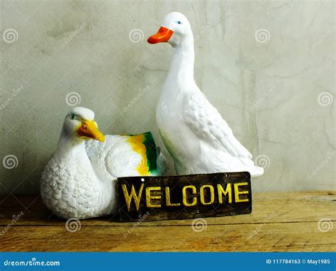 Decorative Ceramic Duck Interior Decor Ceramic Statue with Welcome Sign ...