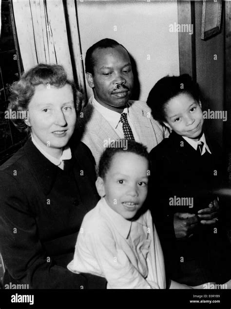 Wife of seretse khama Banque d'images noir et blanc - Alamy