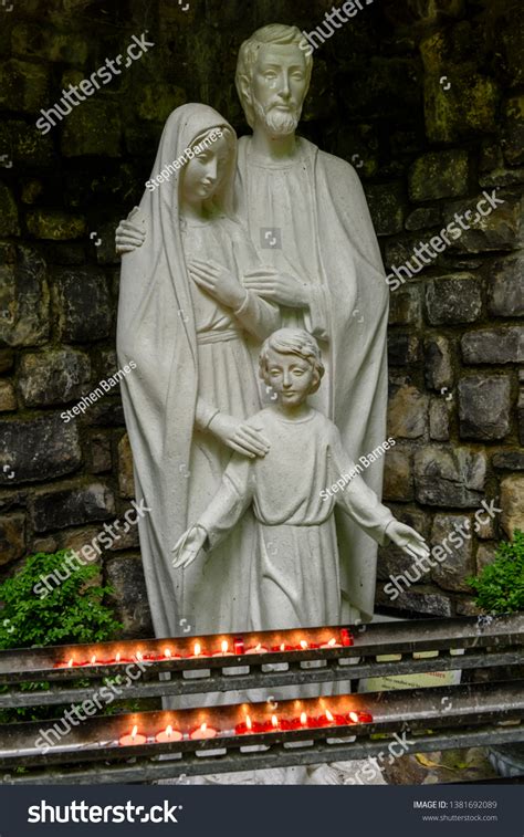 8 Mary Joseph Jesus Sculpture Dark Light Images, Stock Photos, 3D objects, & Vectors | Shutterstock