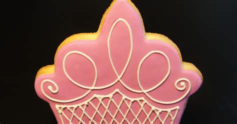 Montreal Confections: Fondant Cookie Decorating Tutorial Video