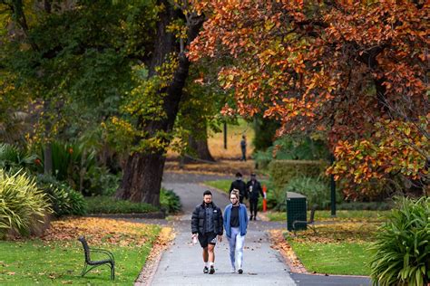 Best quiet parks for a picnic in Melbourne