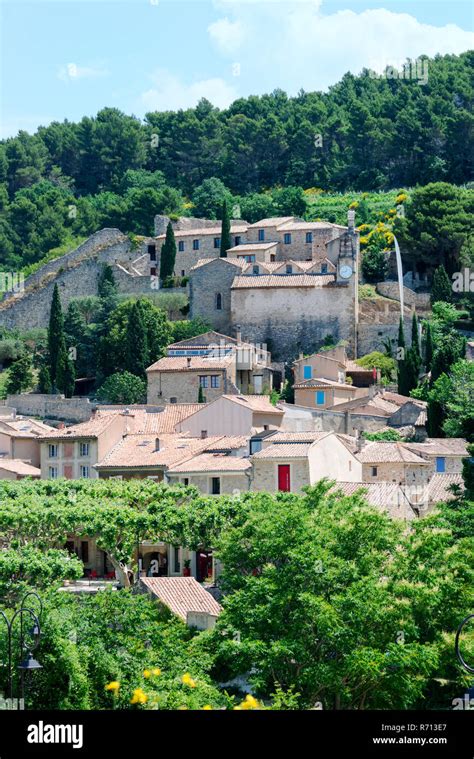 Gigondas village hi-res stock photography and images - Alamy