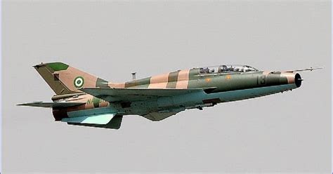 FOTOARMAS.COM: Mikoyan Gurevich MIG-21U (Fuerza Aérea de Nigeria)