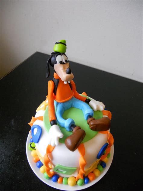 Amber's Birthday Creations: Goofy Cake