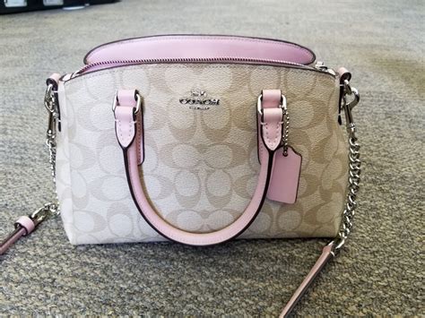 Pink Coach Purse! With detachable shoulder strap. Like new! Only used for a few months. Purse is ...