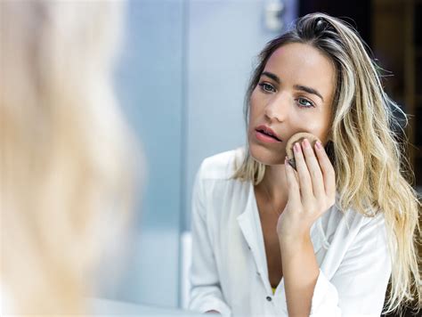 The 15 Best Foundations for Oily Skin of 2021 | IPSY