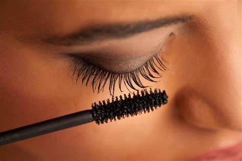 Best Natural Looking Mascara 2024 - Josy Rozina