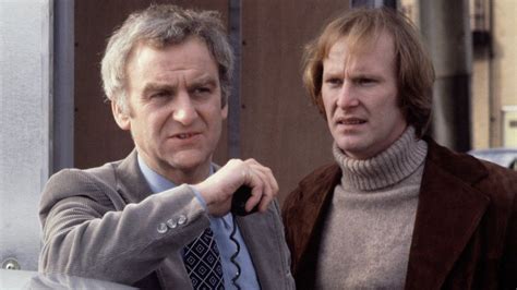 Dennis Waterman: Minder and New Tricks star dies aged 74 - BBC News