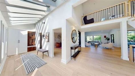 Contemporary Home With A 360 Degree View | Rent this location on Giggster