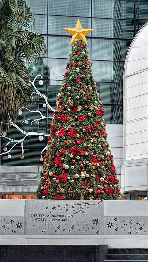 This Christmas tree can be seen outside Forum Shopping Mall in ...