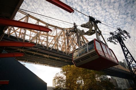 Roosevelt Island tram is swinging wildly, scaring riders