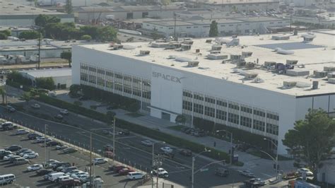 The SpaceX office building and Crenshaw Boulevard in Hawthorne ...