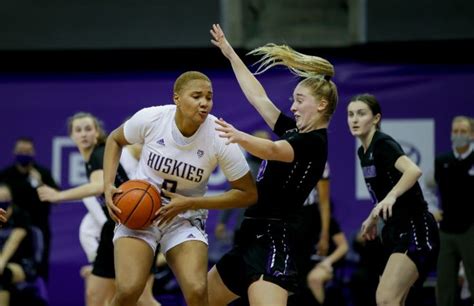 WBB: Washington vs. Portland - Image 8: The University of Washington ...