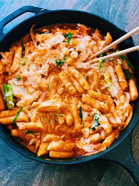 20 Minute Spicy Cheesy Korean Rice Cakes -Tteokbokki - Tiffy Cooks