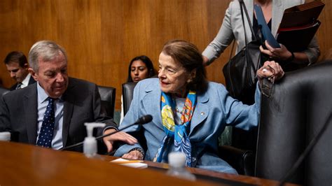 Dianne Feinstein Battle Over Her Late Husband’s Fortune Heads to Mediation - The New York Times