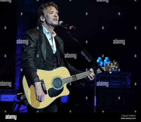 Kenny loggins live hi-res stock photography and images - Alamy