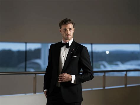 Tux vs Suit - Making the Right Choice for Every Occasion - HooSpeak