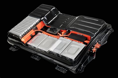 Nissan begins offering rebuilt Leaf battery packs