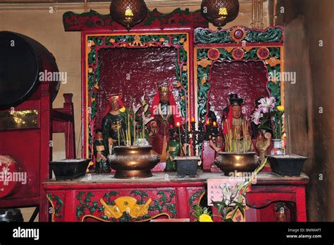 Taoist altar priests hi-res stock photography and images - Alamy