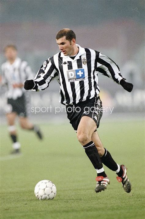 Zinedine Zidane Juventus v AC Milan Turin 1999 Images | Football Posters | Zinedene Zidane