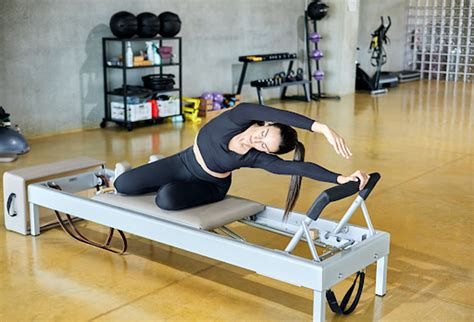 Những lợi ích khi sử dụng máy reformer pilates - Nhà thuốc FPT Long Châu