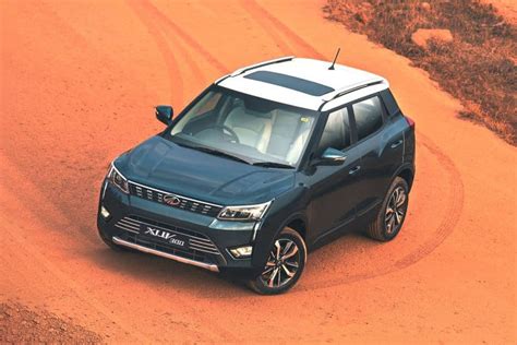 Mahindra XUV300 W6 AMT Sunroof NT On-Road Price and Offers in Surat ...