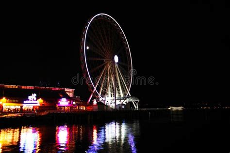 The Seattle Ferris Wheel at Night Stock Photo - Image of evening, wheel: 44448154