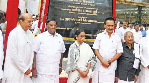 Mamata Banerjee unveils M Karunanidhi statue | Mamata Banerjee unveils ...