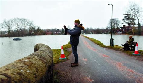 Heavy flooding causing 'considerable disruption' in Cookham, parish councillor says - Photo 1 of ...