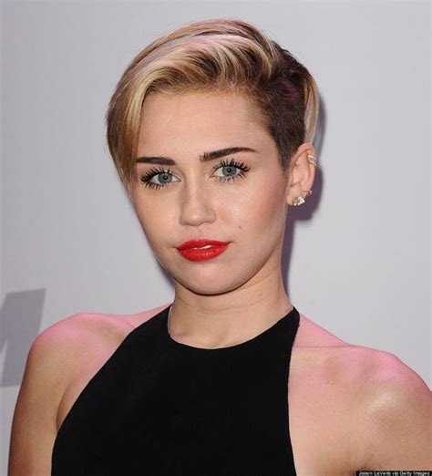 Miley Cyrus Debuts New Bob Haircut At Christmas Festival (PHOTOS ...