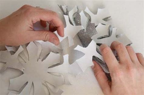 How to Make Paper Snowflake Chains | eHow | Diy christmas snowflakes, Paper snowflakes diy ...