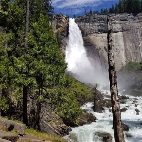 Beauty of Nevada Fall. Yosemite never disappoints. : r/Outdoors