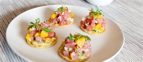 Bocadillos de atún con mango de 226.7 Kcal - Receta fácil en la app Avena