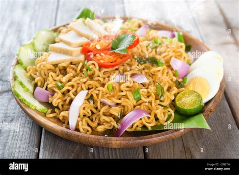 Malaysian cuisine maggi goreng mamak Stock Photo - Alamy