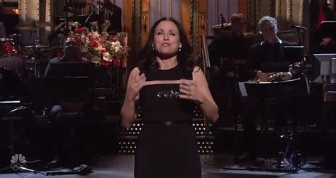 #SNL - Julia Louis-Dreyfus Jokes About Her Years On ‘SNL’ In Monologue - Videos - Metatube