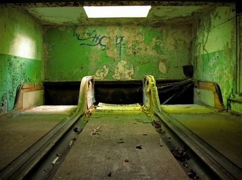 Urban Decay Photography (50 pics)