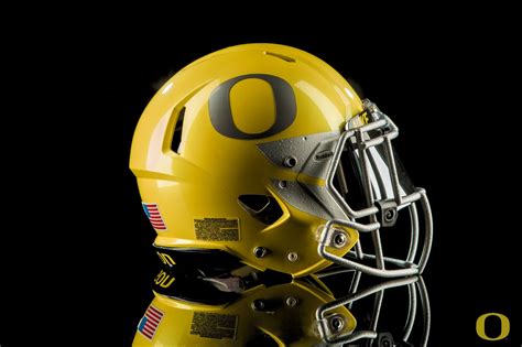 Pin by Reg D. on NCAA Helmets | College football helmets, Oregon ducks ...