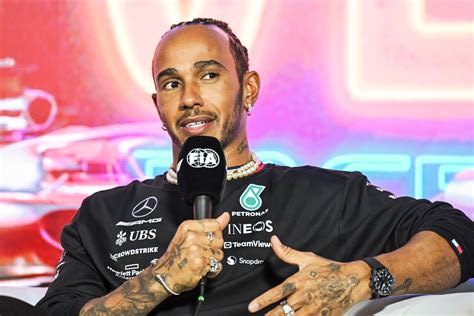 Lewis Hamilton goes back to school to encourage F1 diversity efforts - GPFans.com