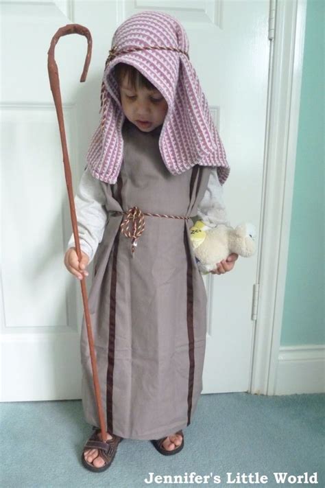 DIY Nativity Shepherd Costume from a Pillowcase