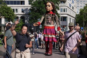 Little Amal: Syrian refugee puppet leads march to US Capitol