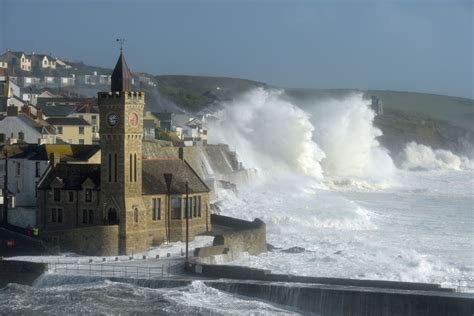 Ophelia: The Atlantic storm that's feeding wildfires in Europe - Vox