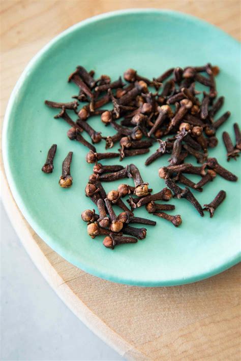 What Are Cloves, and How to Use Them