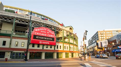 15 Closest Hotels to Wrigley Field in Chicago | Hotels.com