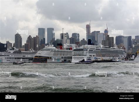 Manhattan cruise terminal hi-res stock photography and images - Alamy