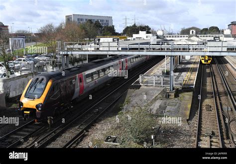 Trains at Southampton Central station Stock Photo - Alamy