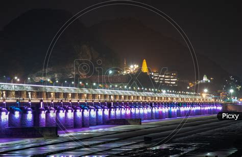 Image of Prakasam Barrage and Durga Temple, VIjayawada-WY518387-Picxy