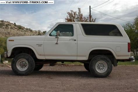 1984 Ford Bronco 4x4-The white thing