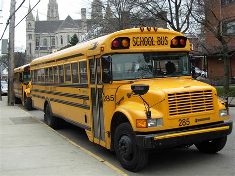 File:Yellow school buses Pittsburgh.JPG - Wikipedia