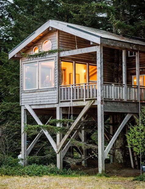 15 Swoon-Worthy Wild Coast Cabins in Haida Gwaii | Haida gwaii, House in the woods, Cabin