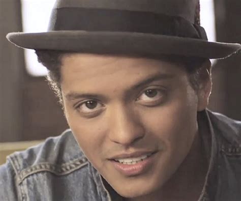 Bruno Mars Biography - Facts, Childhood, Family Life & Achievements